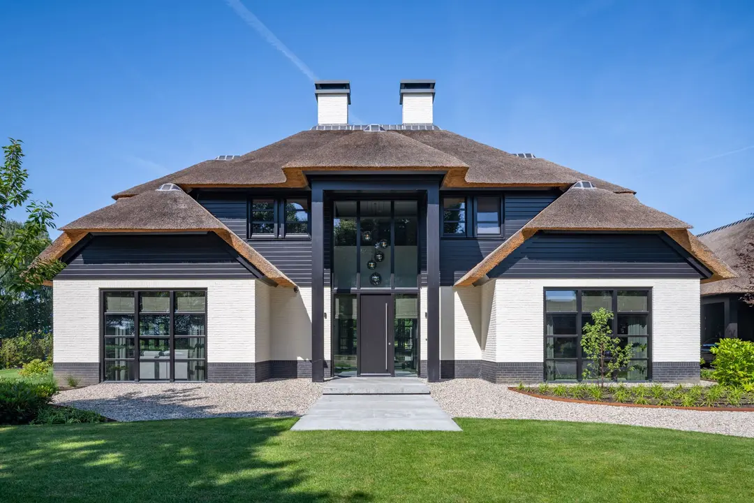 Rietgedekte Villa