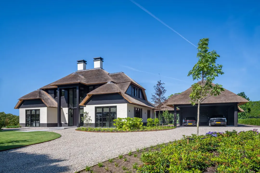 Rietgedekte Villa