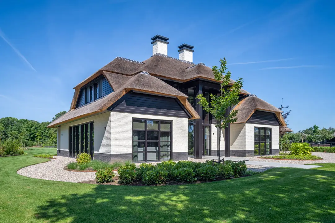 Rietgedekte Villa