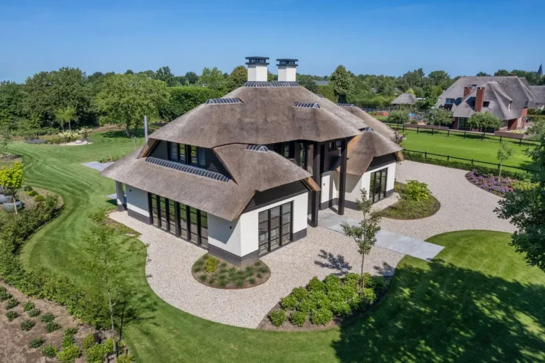 Rietgedekte Villa