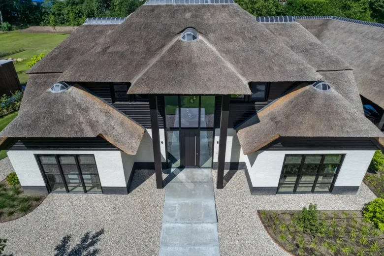 Rietgedekte Villa