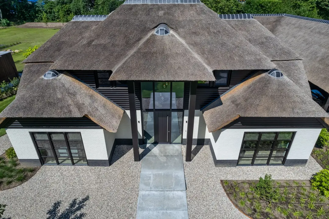 Rietgedekte Villa