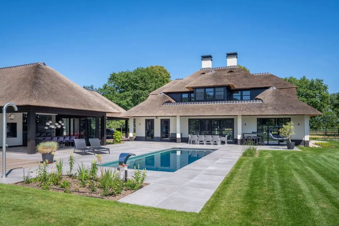 Rietgedekte Villa