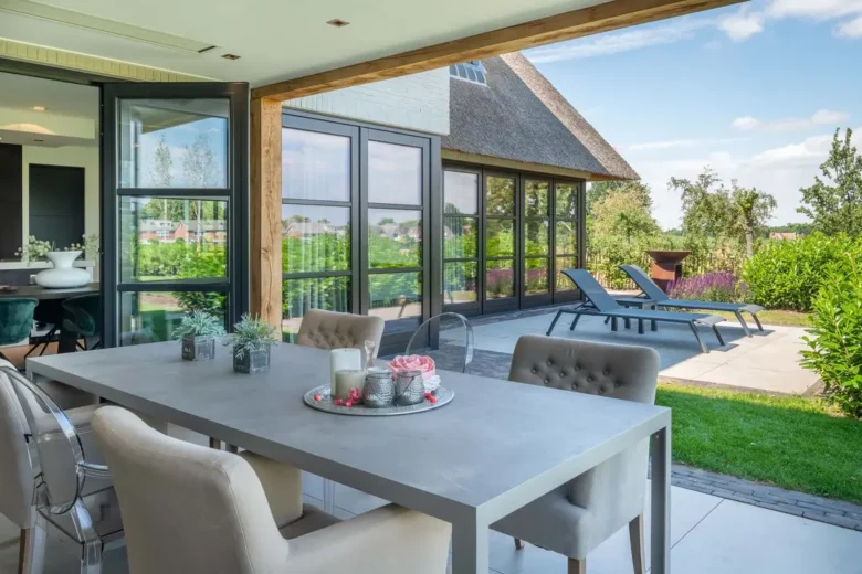Moderne Woning met Rietenkap