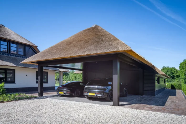 Rietgedekte Villa