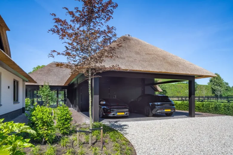 Rietgedekte Villa