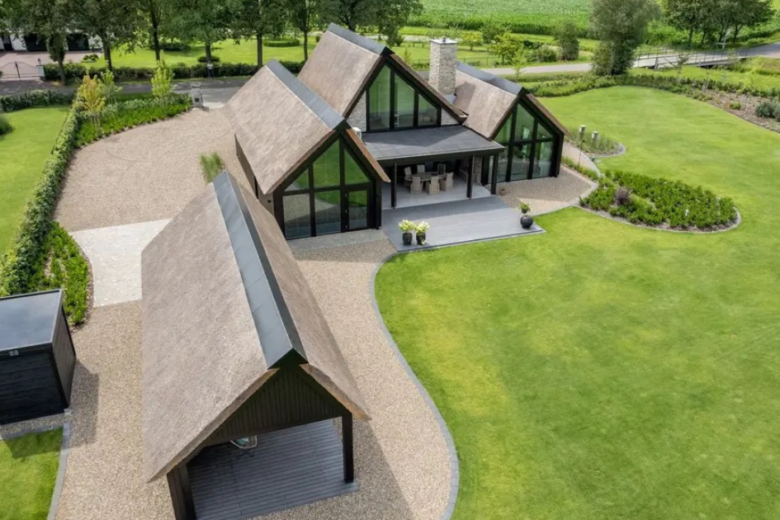 Landelijke villa in een krachtig lijnenspel