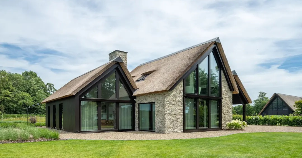 Landelijke villa in een krachtig lijnenspel