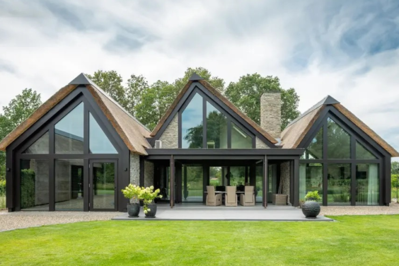 Landelijke villa in een krachtig lijnenspel