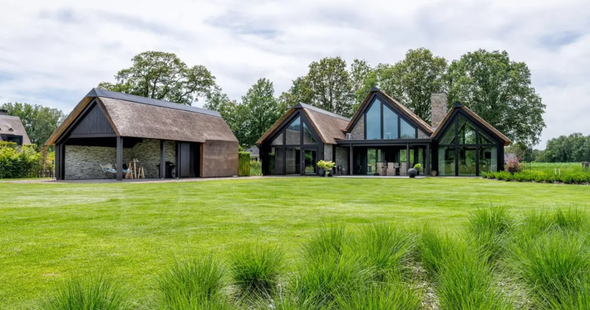 Landelijke villa in een krachtig lijnenspel