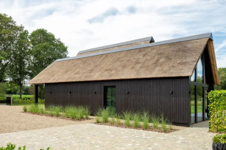Landelijke villa in een krachtig lijnenspel
