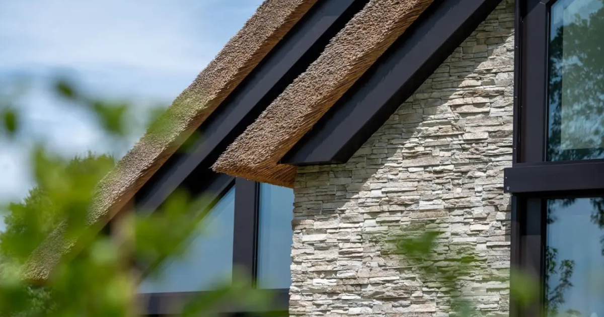 Landelijke villa in een krachtig lijnenspel